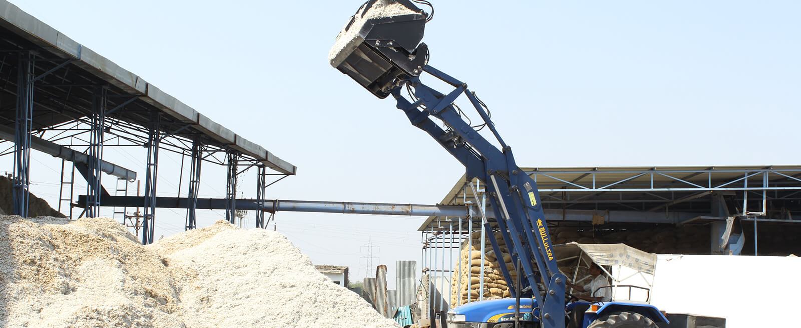 Ultra Loader Handling Cotton